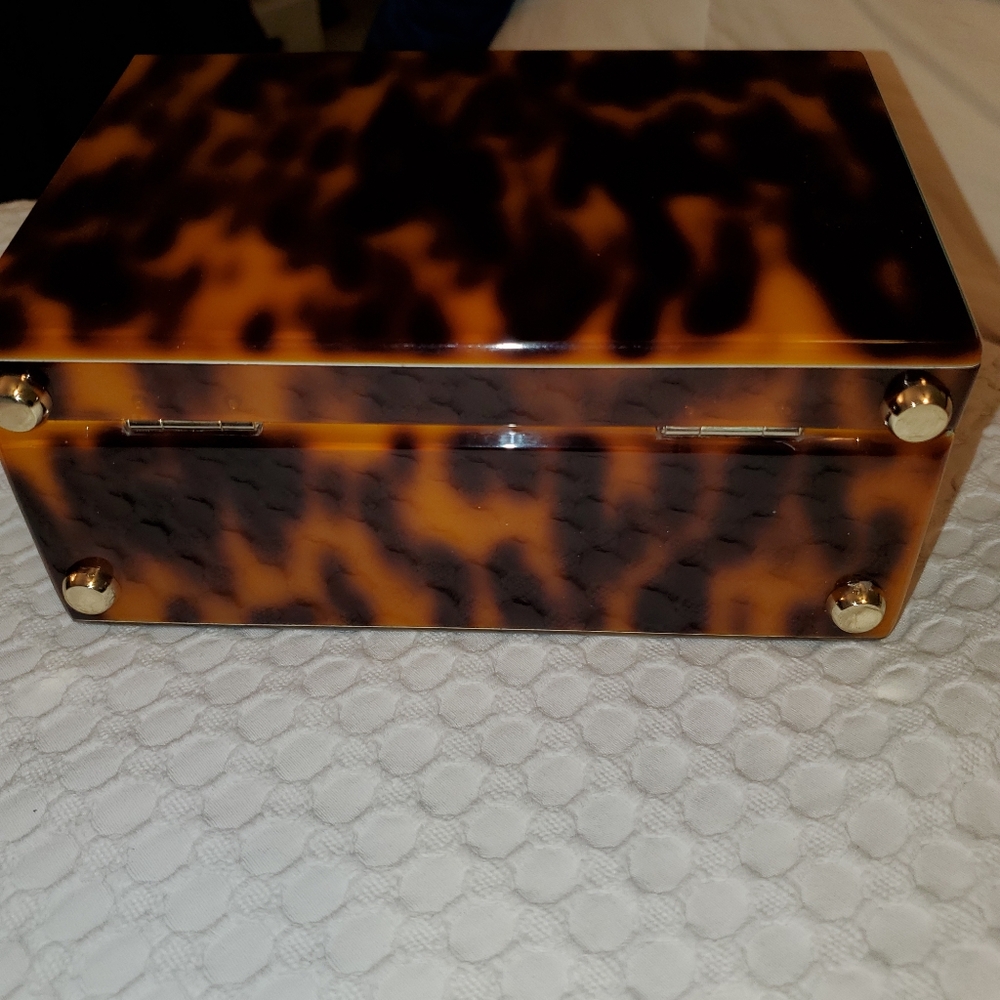 Elegant Tortoiseshell Women's Handbag - Picture 2 of 4